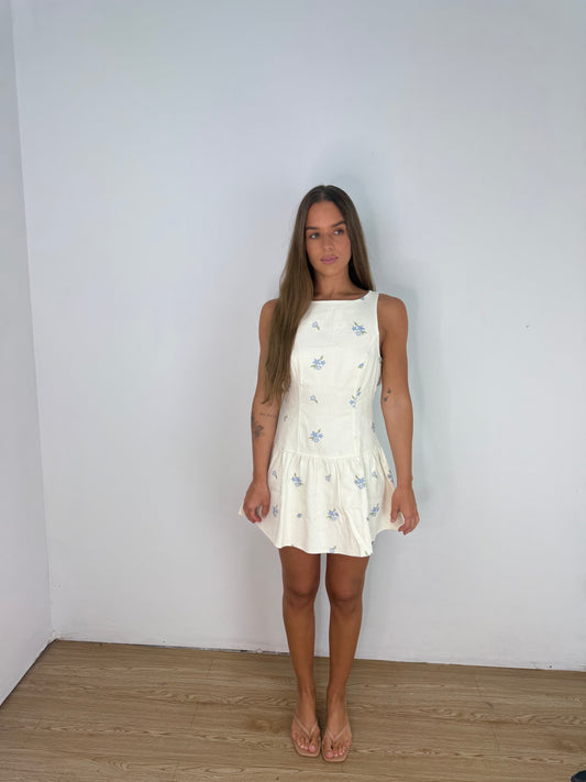 Embroidered shift dress