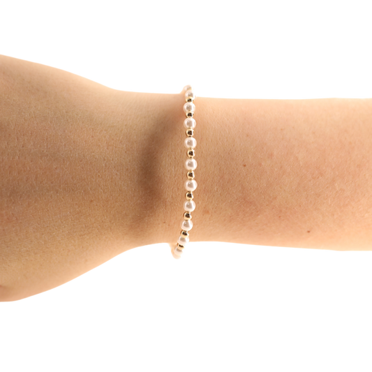 Luci Pearl Bracelet in Gold: Standard 6.75 inch