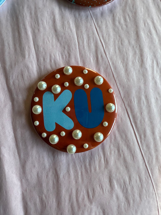 Red and blue KU pearls button