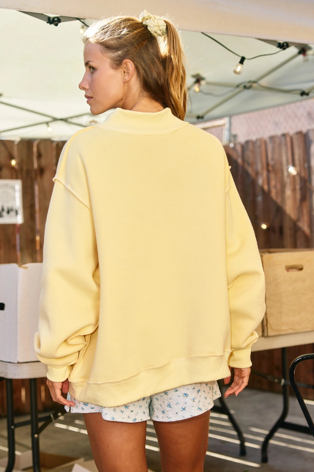 Dilly Dally Mockneck